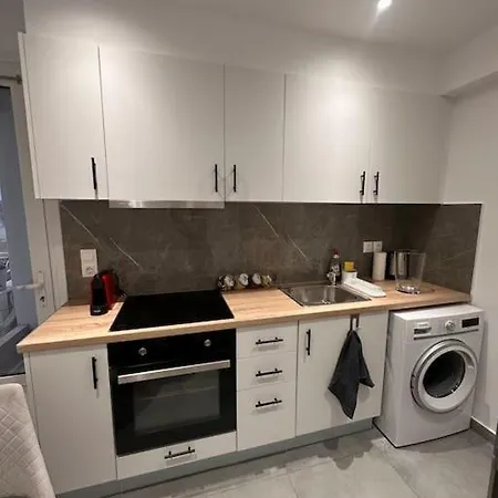 Cozy Central Apartment With Yard-2